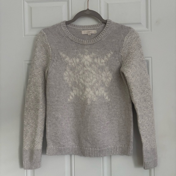 LOFT Sweaters - ❤️2/$15or3/$21❤️LOFT Gray Mohair Blend Sweater w/Snowflake Pattern, Size PS